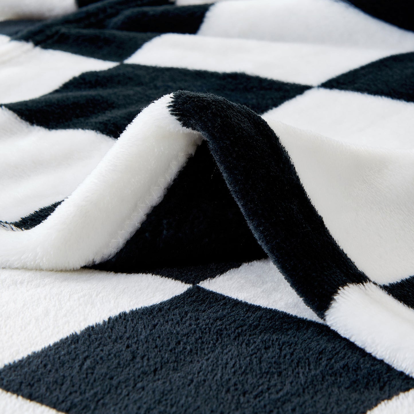 Checkered Throw Blanket for Couch and Bed, Luxurious Decorative Fleece Blanket with Checkerboard Grid Home Decor, Soft and Cozy Throw Blanket for Spring and Summer