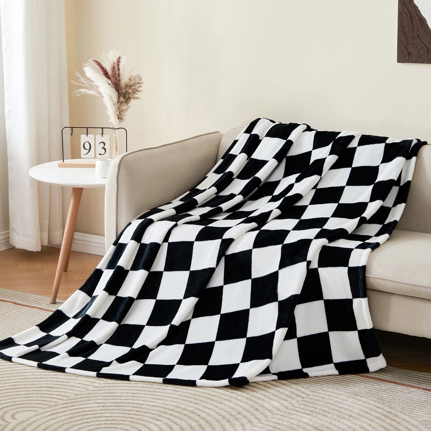 Checkered Throw Blanket for Couch and Bed, Luxurious Decorative Fleece Blanket with Checkerboard Grid Home Decor, Soft and Cozy Throw Blanket for Spring and Summer