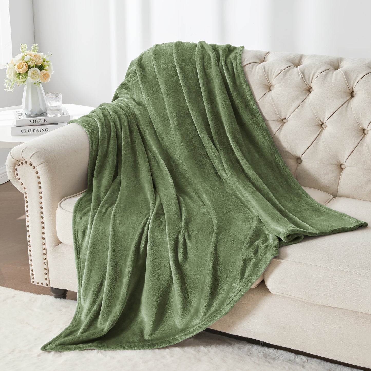 Fleece Blanket Throw Blanket for Couch & Bed, Plush Cozy Fuzzy Blanket, Super Soft & Warm Blankets for Fall and Winter