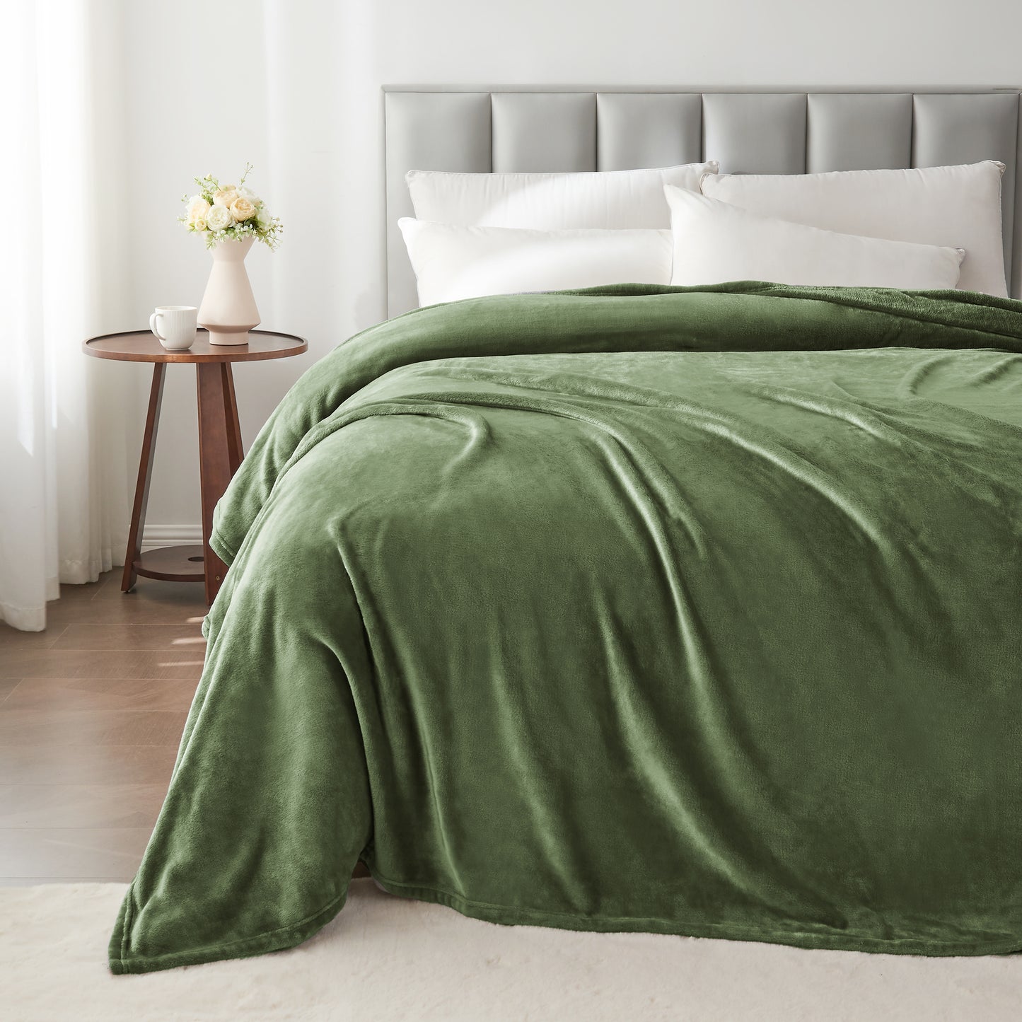Fleece Blankets Queen Size Throw Blankets for Bed & Couch, Plush Cozy Fuzzy Blanket, Super Soft & Warm Blankets for Fall and Winter