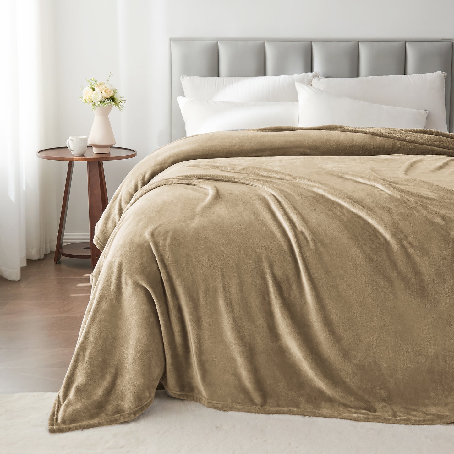 Fleece Blankets Queen Size Throw Blankets for Bed & Couch, Plush Cozy Fuzzy Blanket, Super Soft & Warm Blankets for Fall and Winter
