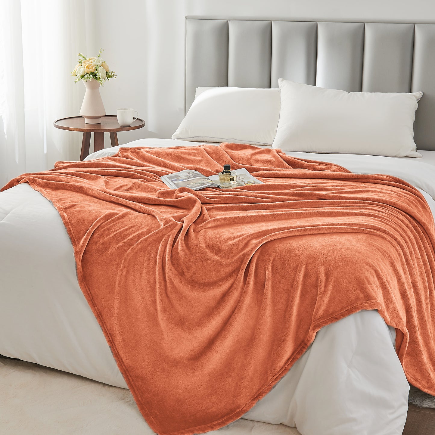 Fleece Blanket Throw Blanket for Couch & Bed, Plush Cozy Fuzzy Blanket, Super Soft & Warm Blankets for Fall and Winter