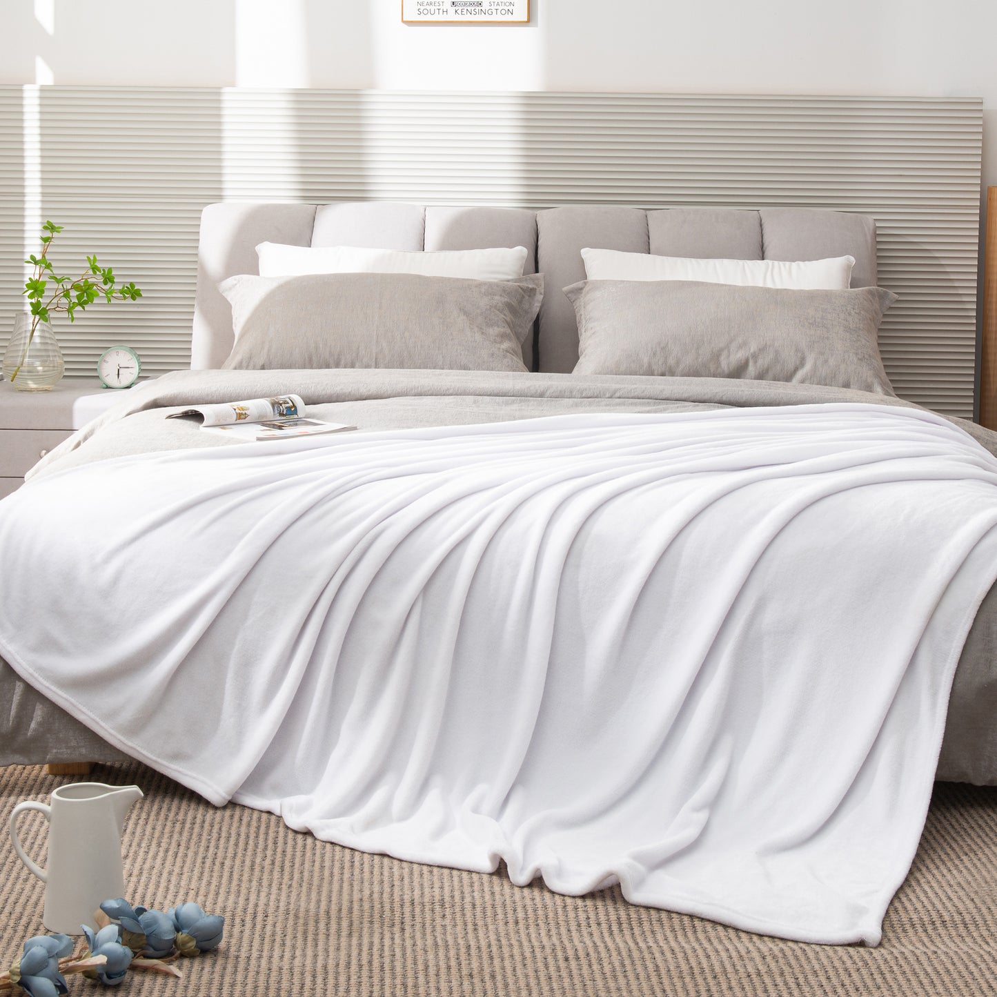 Fleece Blankets Queen Size Throw Blankets for Bed & Couch, Plush Cozy Fuzzy Blanket, Super Soft & Warm Blankets for Fall and Winter