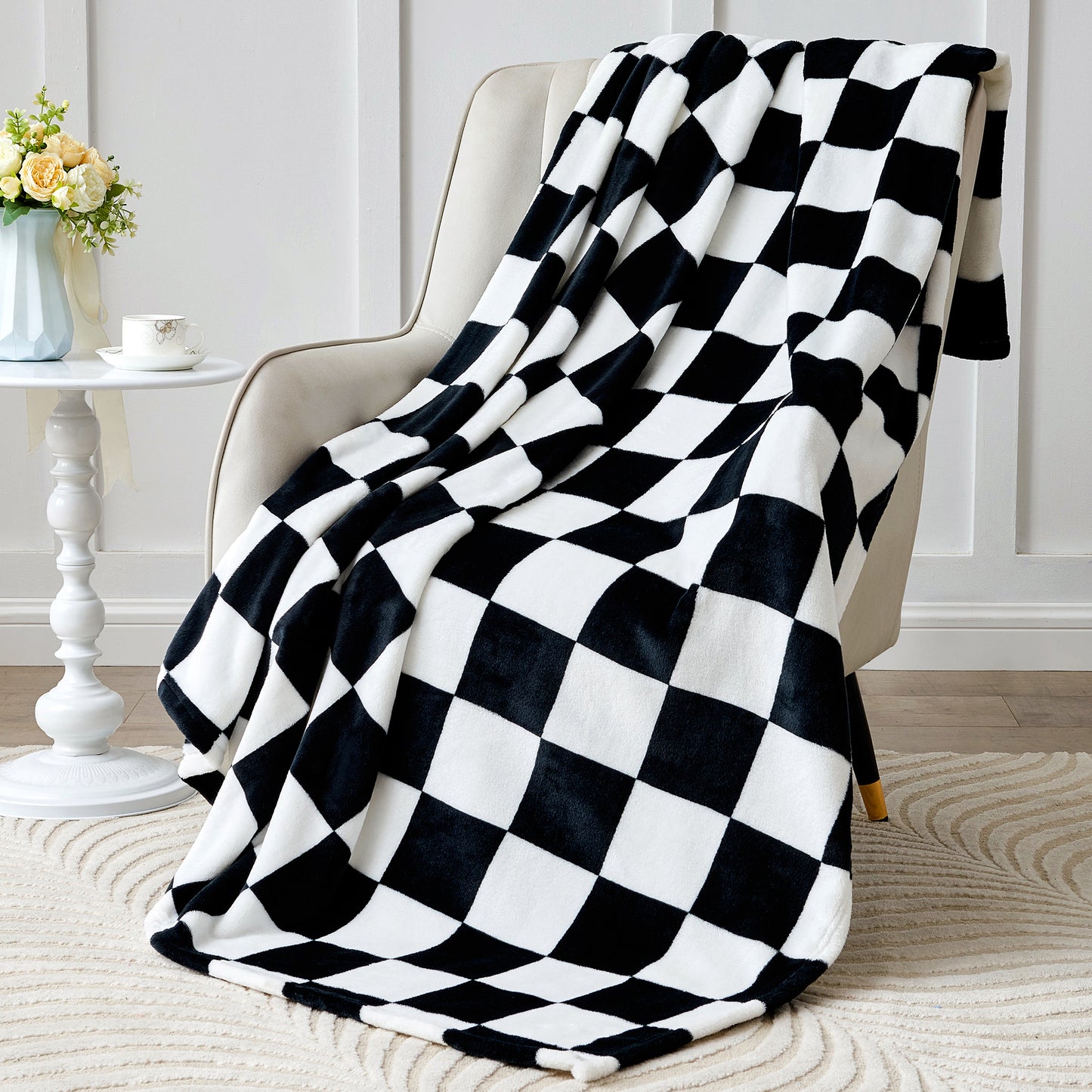 Checkered Throw Blanket for Couch and Bed, Luxurious Decorative Fleece Blanket with Checkerboard Grid Home Decor, Soft and Cozy Throw Blanket for Spring and Summer