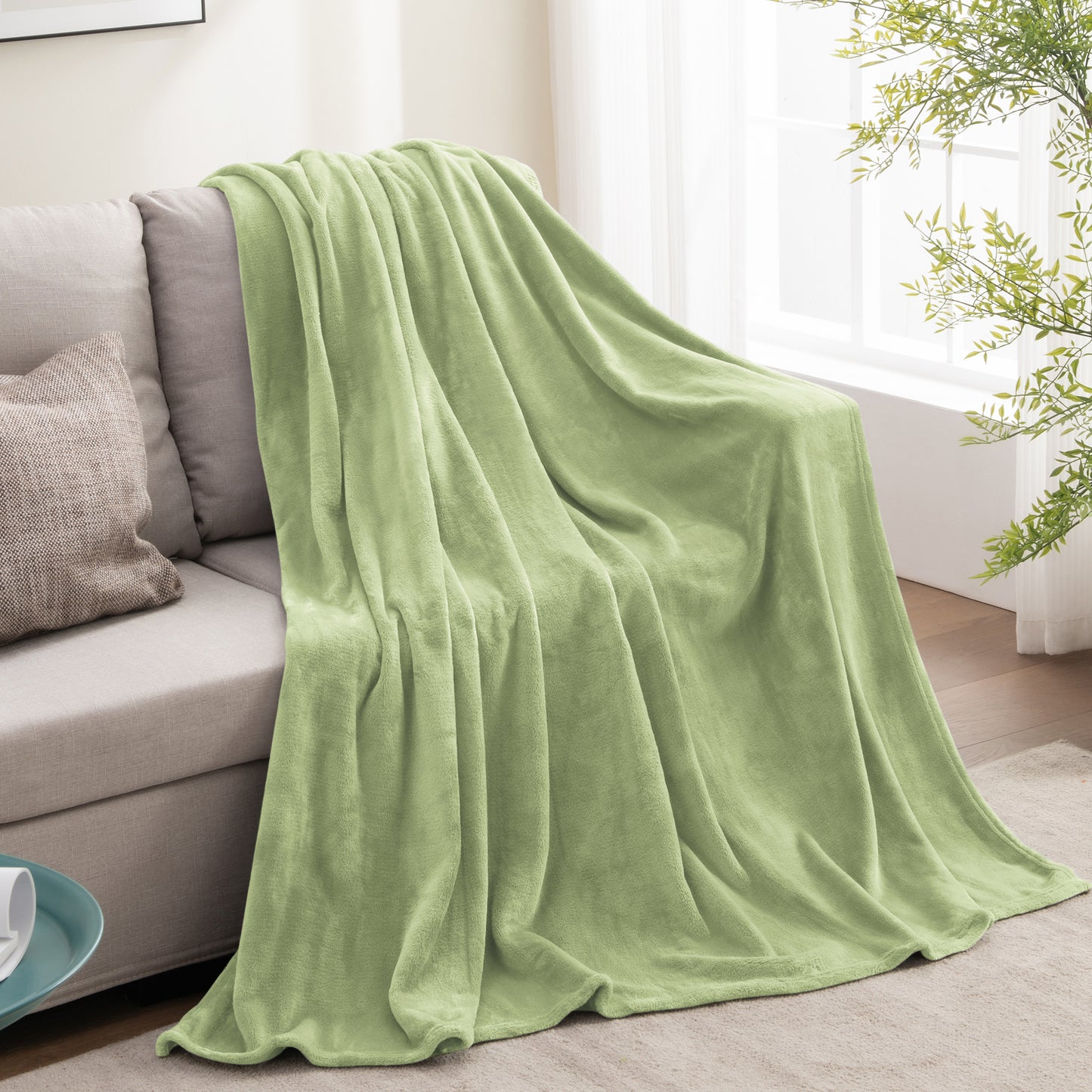 Fleece Blanket Throw Blanket for Couch & Bed, Plush Cozy Fuzzy Blanket, Super Soft & Warm Blankets for Fall and Winter