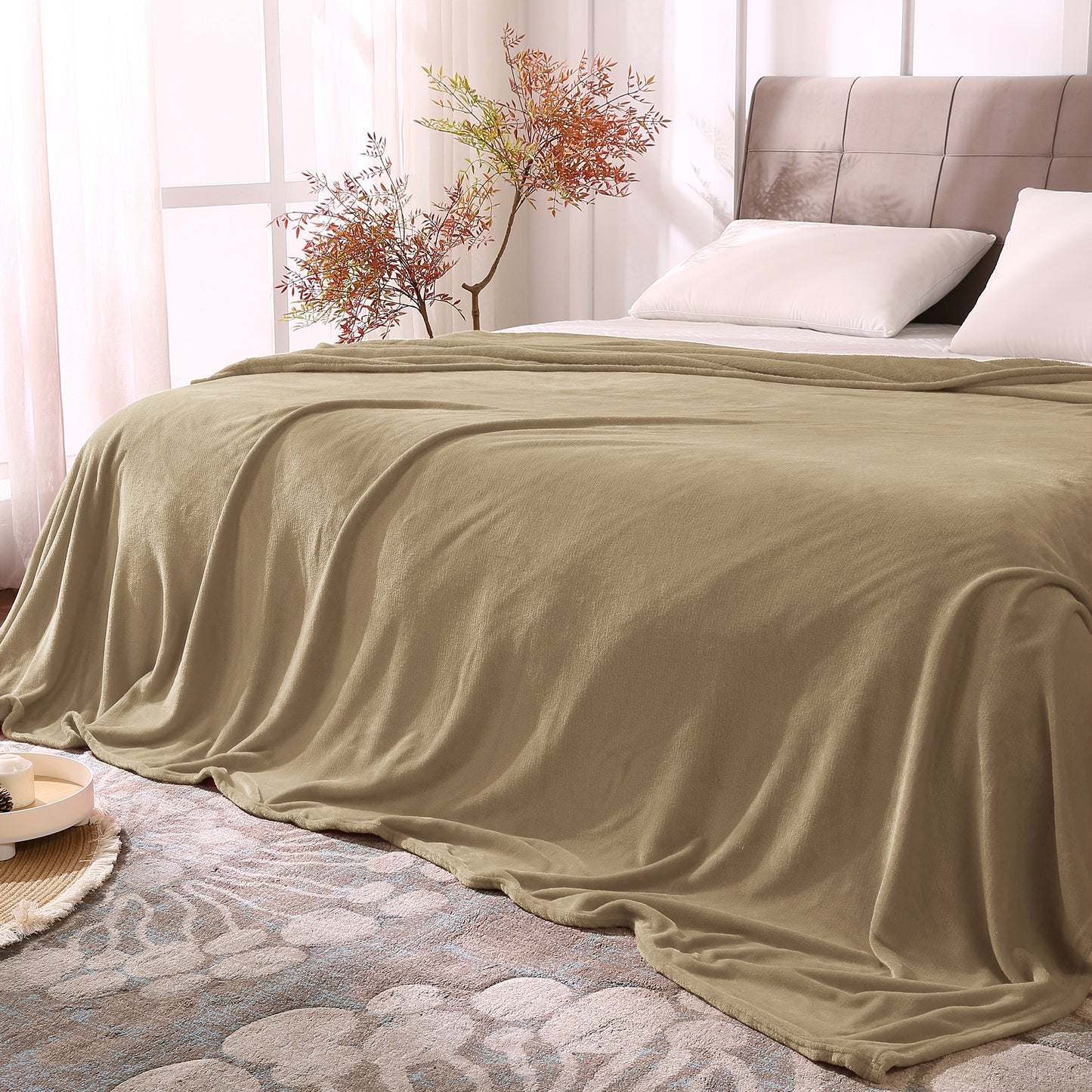 Fleece Blankets Queen Size Throw Blankets for Bed & Couch, Plush Cozy Fuzzy Blanket, Super Soft & Warm Blankets for Fall and Winter