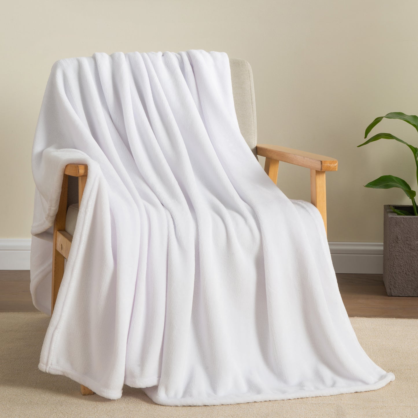 Fleece Blanket Throw Blanket for Couch & Bed, Plush Cozy Fuzzy Blanket, Super Soft & Warm Blankets for Fall and Winter