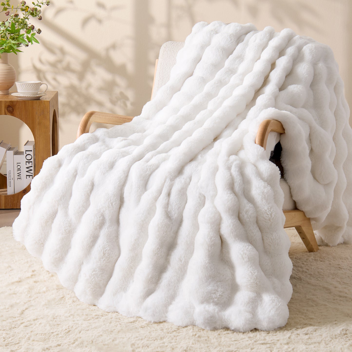 BEDELITE Faux Fur Throw Blanket, Soft Cozy Plush Bubble Blanket for Couch Sofa Bedroom Living Room Decor - 870GSM Thick Warm Fuzzy Fluffy Faux Rabbit Fur Blanket