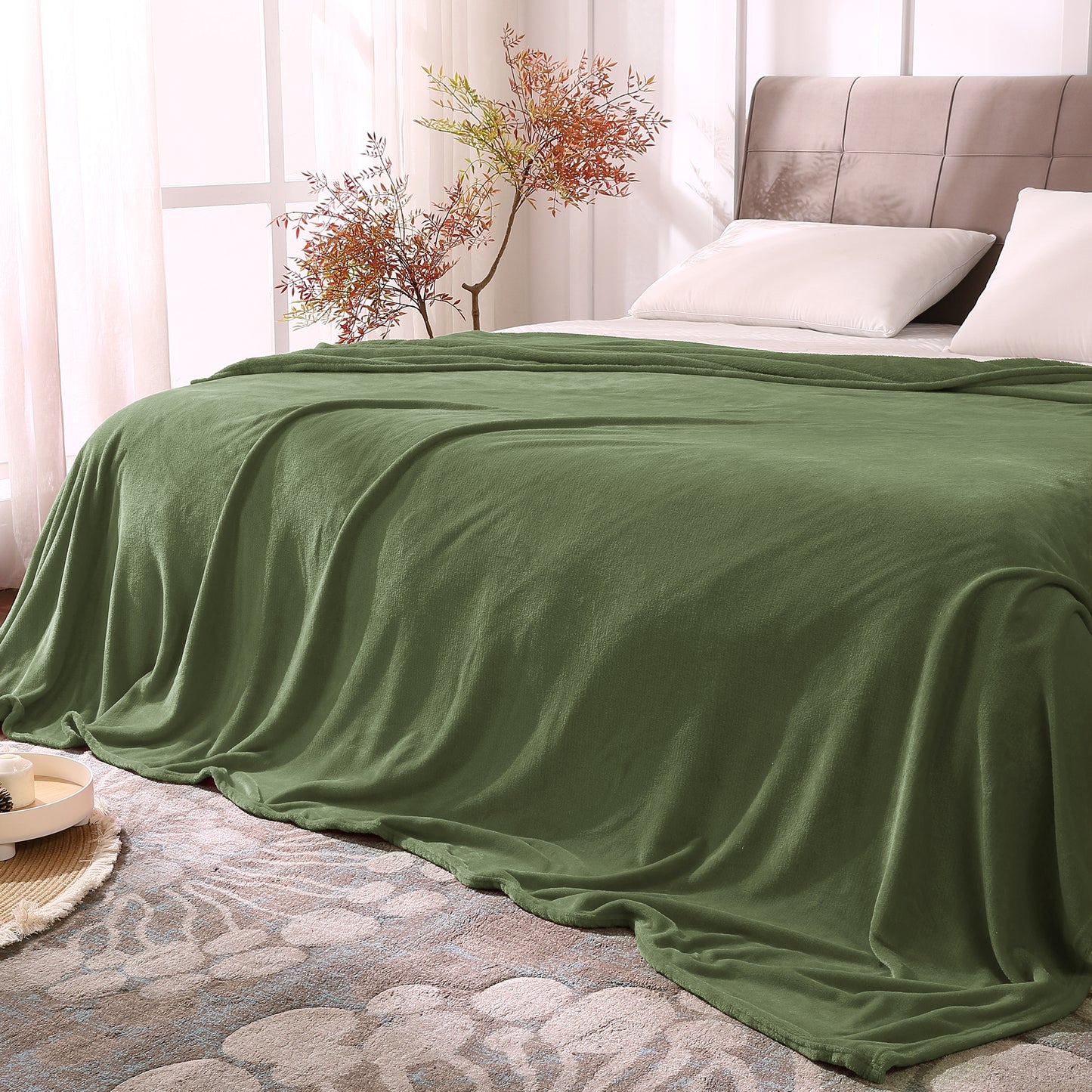 Fleece Blankets Queen Size Throw Blankets for Bed & Couch, Plush Cozy Fuzzy Blanket, Super Soft & Warm Blankets for Fall and Winter