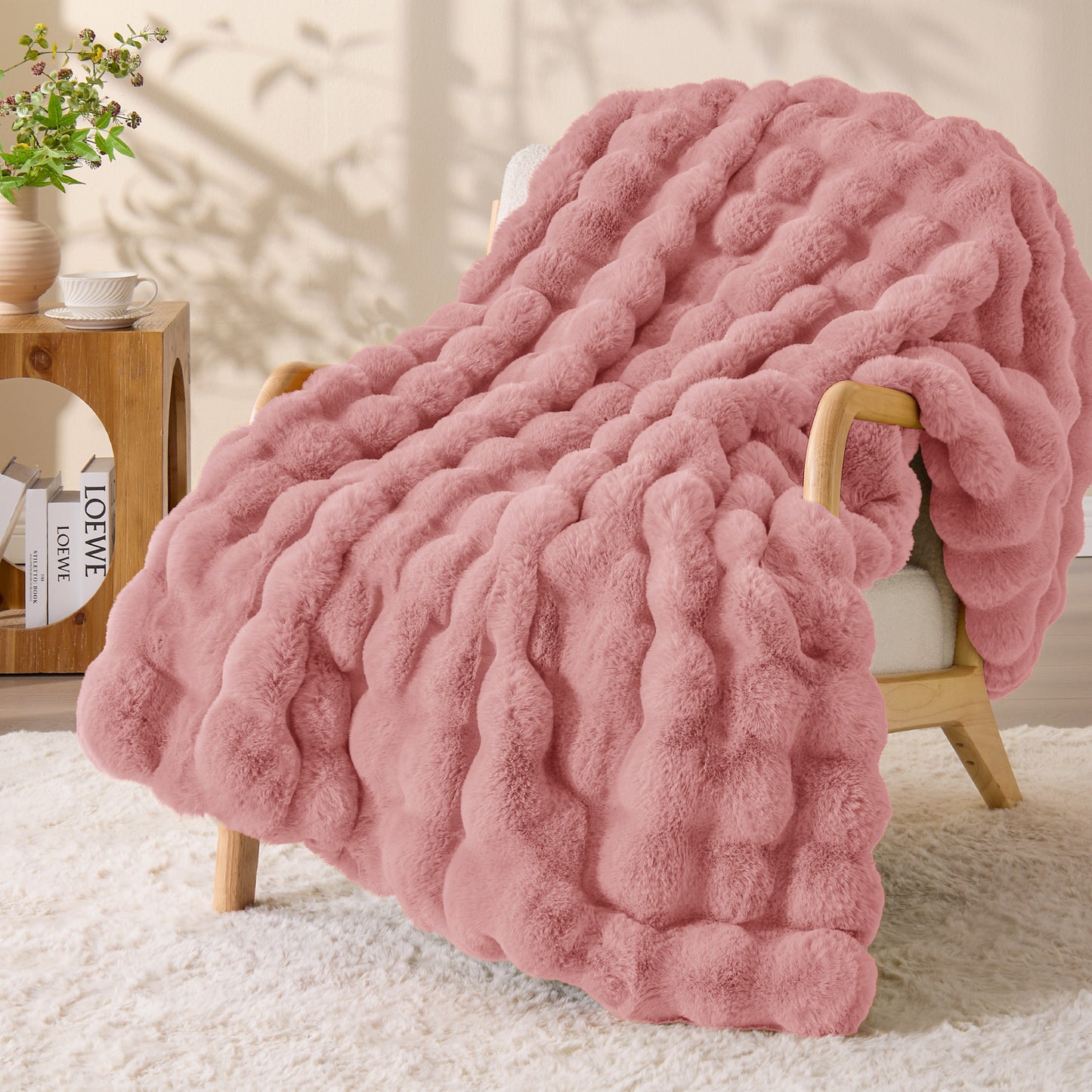 BEDELITE Faux Fur Throw Blanket, Soft Cozy Plush Bubble Blanket for Couch Sofa Bedroom Living Room Decor - 870GSM Thick Warm Fuzzy Fluffy Faux Rabbit Fur Blanket