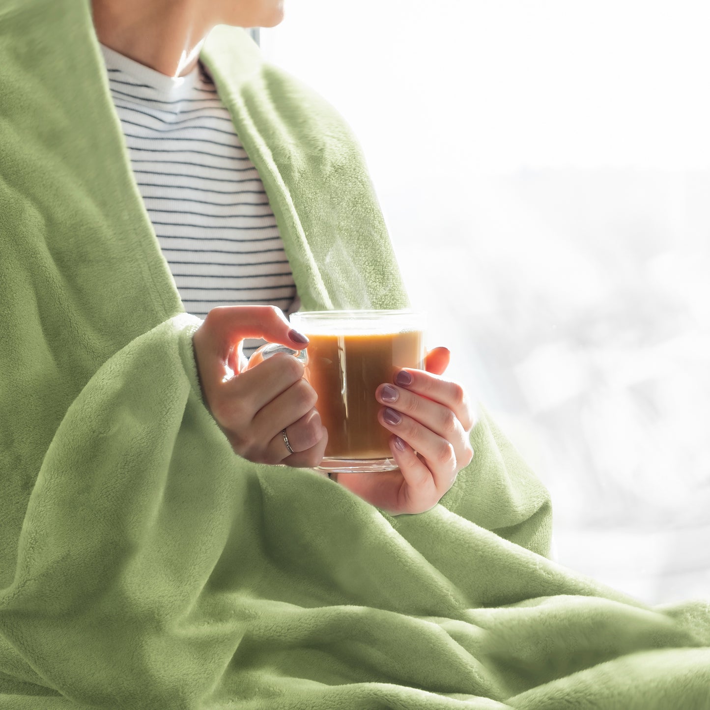 Fleece Blankets Queen Size Throw Blankets for Bed & Couch, Plush Cozy Fuzzy Blanket, Super Soft & Warm Blankets for Fall and Winter