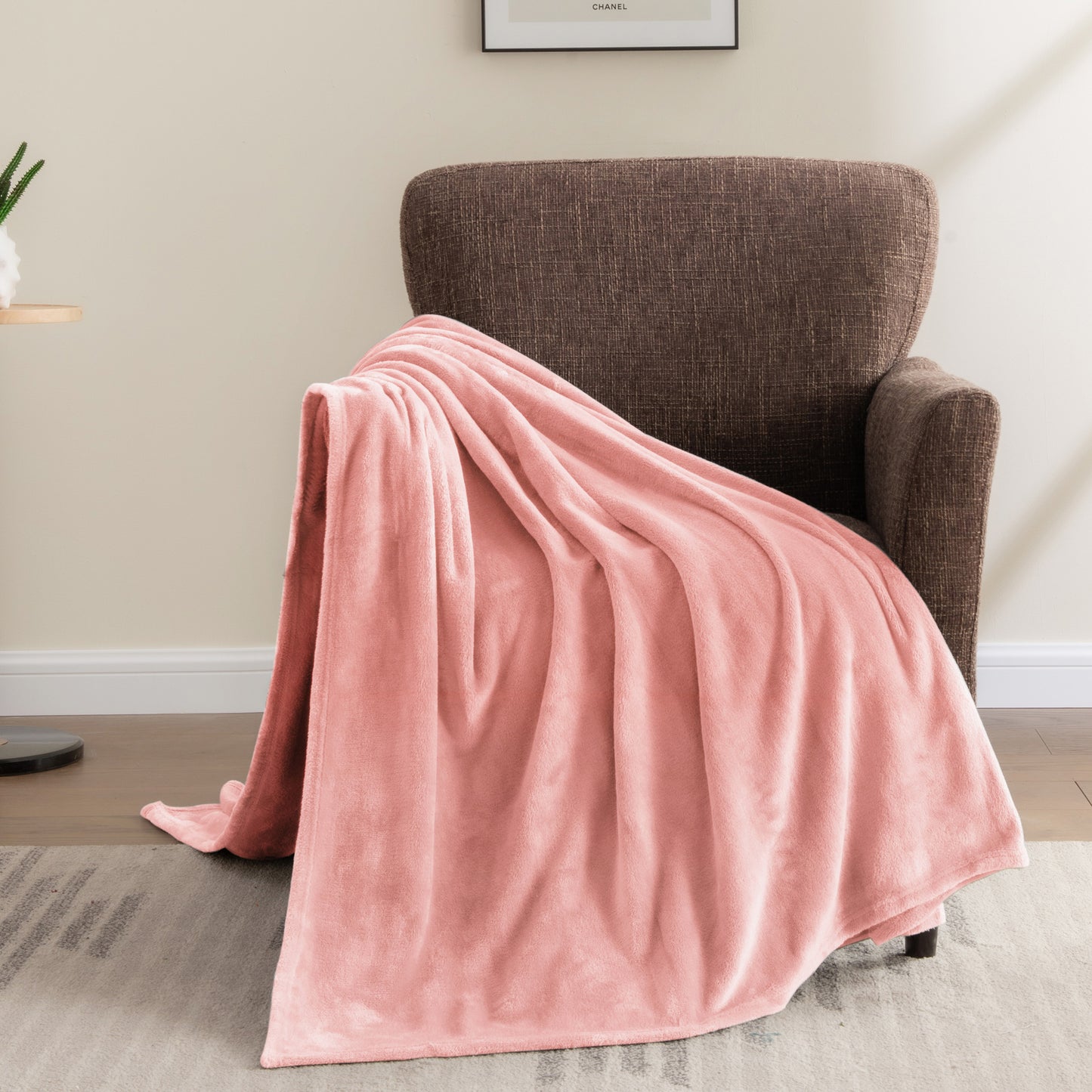 Fleece Blanket Throw Blanket for Couch & Bed, Plush Cozy Fuzzy Blanket, Super Soft & Warm Blankets for Fall and Winter