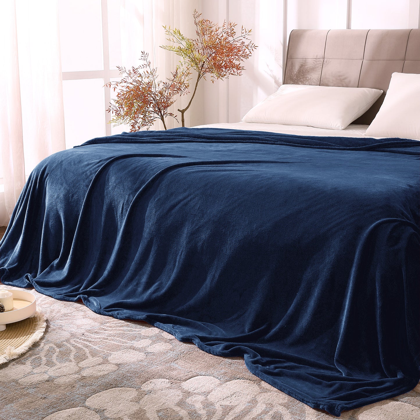 Fleece Blankets Queen Size Throw Blankets for Bed & Couch, Plush Cozy Fuzzy Blanket, Super Soft & Warm Blankets for Fall and Winter