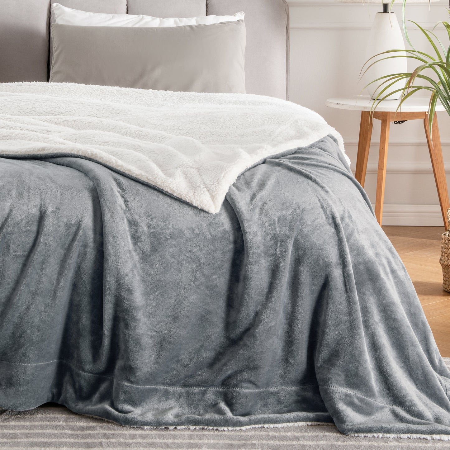 Sherpa Fleece Blankets Queen Size, Grey Thick Warm Blankets for Winter, Super Soft & Cozy Fuzzy Bed Blanket