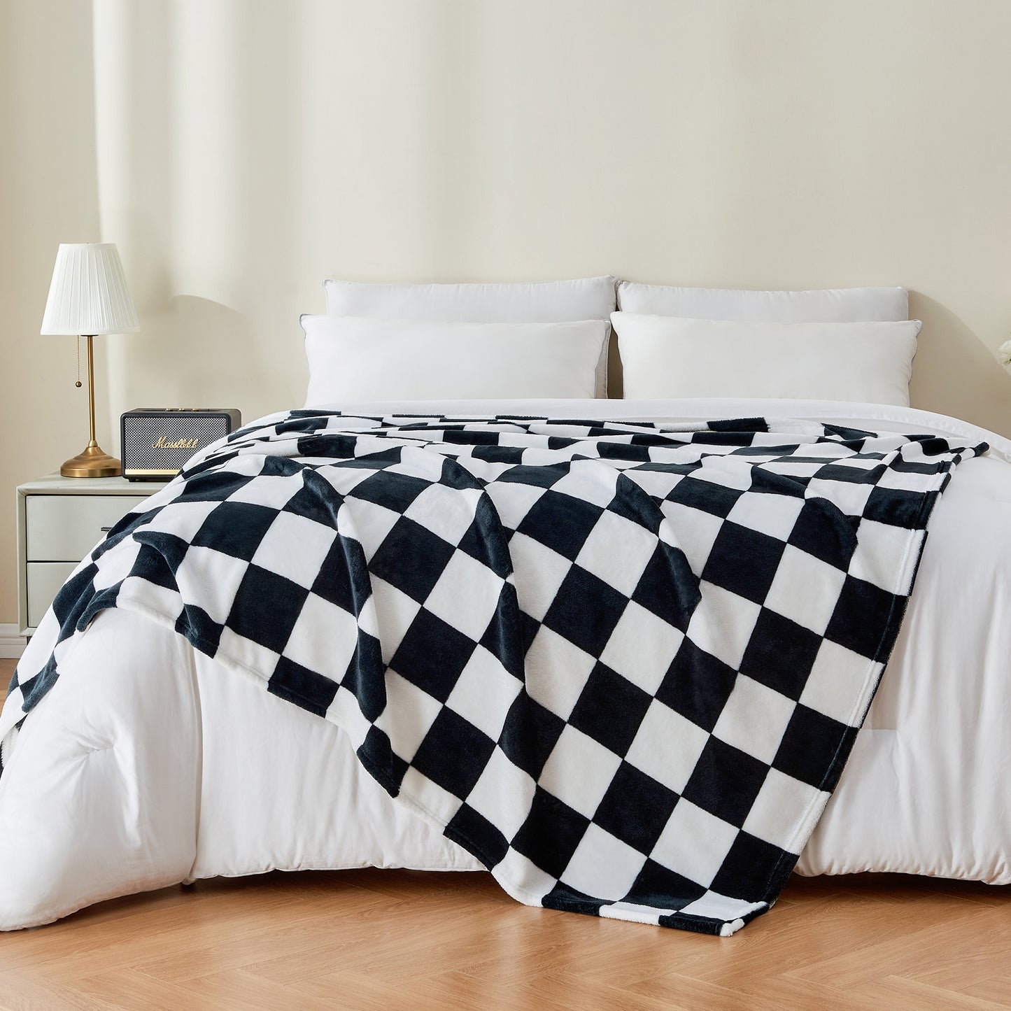 Checkered Throw Blanket for Couch and Bed, Luxurious Decorative Fleece Blanket with Checkerboard Grid Home Decor, Soft and Cozy Throw Blanket for Spring and Summer