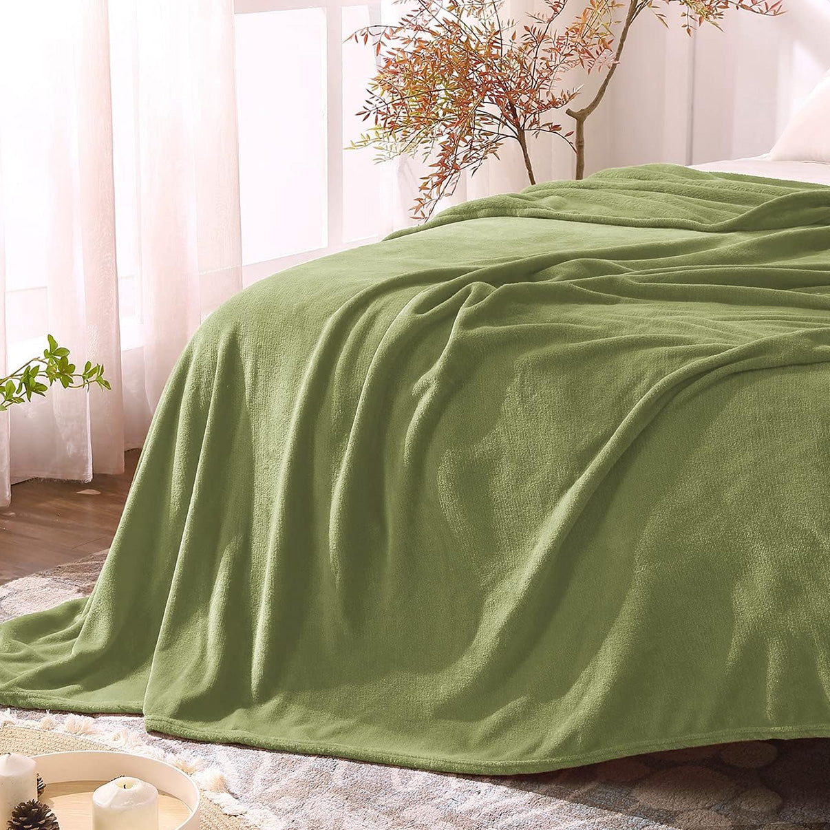 Fleece Blankets Queen Size Throw Blankets for Bed & Couch, Plush Cozy Fuzzy Blanket, Super Soft & Warm Blankets for Fall and Winter