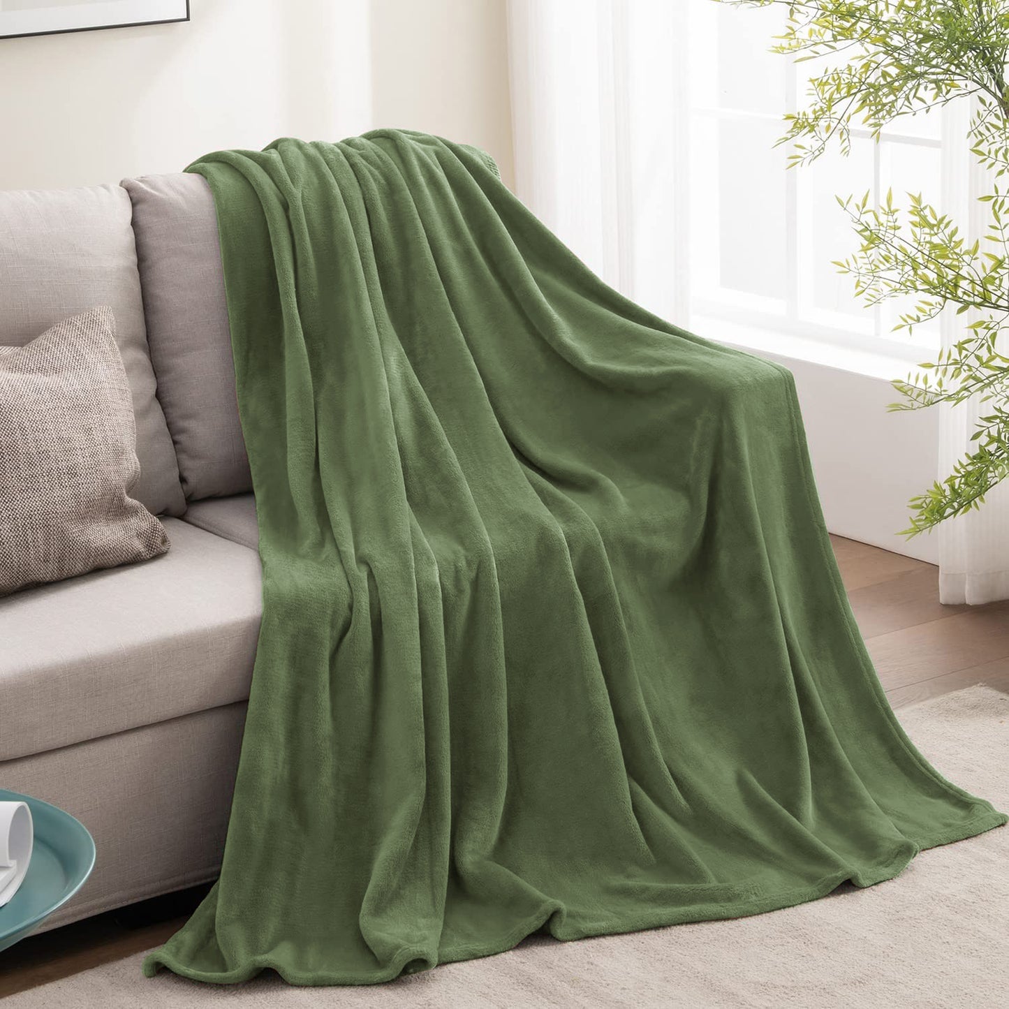 Fleece Blanket Throw Blanket for Couch & Bed, Plush Cozy Fuzzy Blanket, Super Soft & Warm Blankets for Fall and Winter