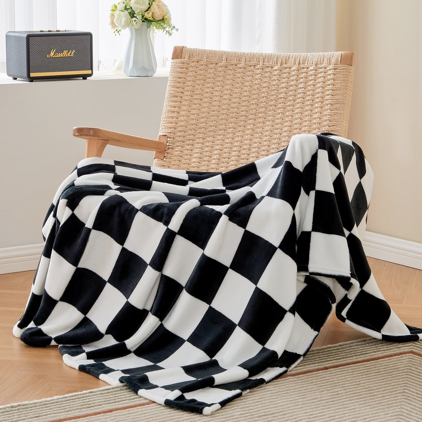 Checkered Throw Blanket for Couch and Bed, Luxurious Decorative Fleece Blanket with Checkerboard Grid Home Decor, Soft and Cozy Throw Blanket for Spring and Summer