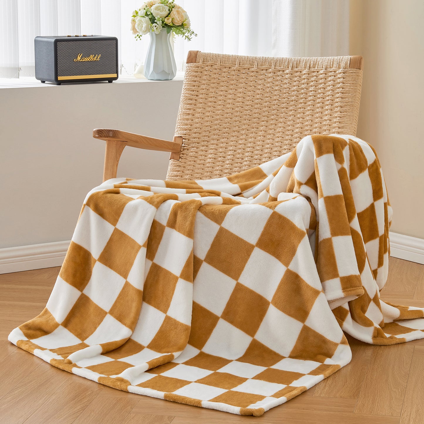 Checkered Throw Blanket for Couch and Bed, Luxurious Decorative Fleece Blanket with Checkerboard Grid Home Decor, Soft and Cozy Throw Blanket for Spring and Summer