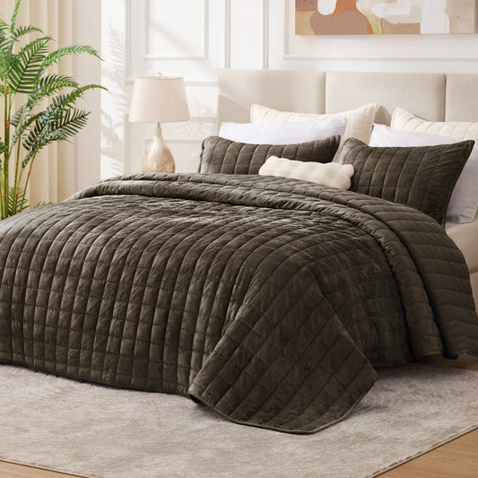 BEDELITE Velvet Quilt Set Queen Size - Luxury Velvet Comforter Bedding Set 3 Pieces, Soft Cozy Mocha Brown Oversized Bedspread Coverlet for All Seasons with 2 Pillow Shams