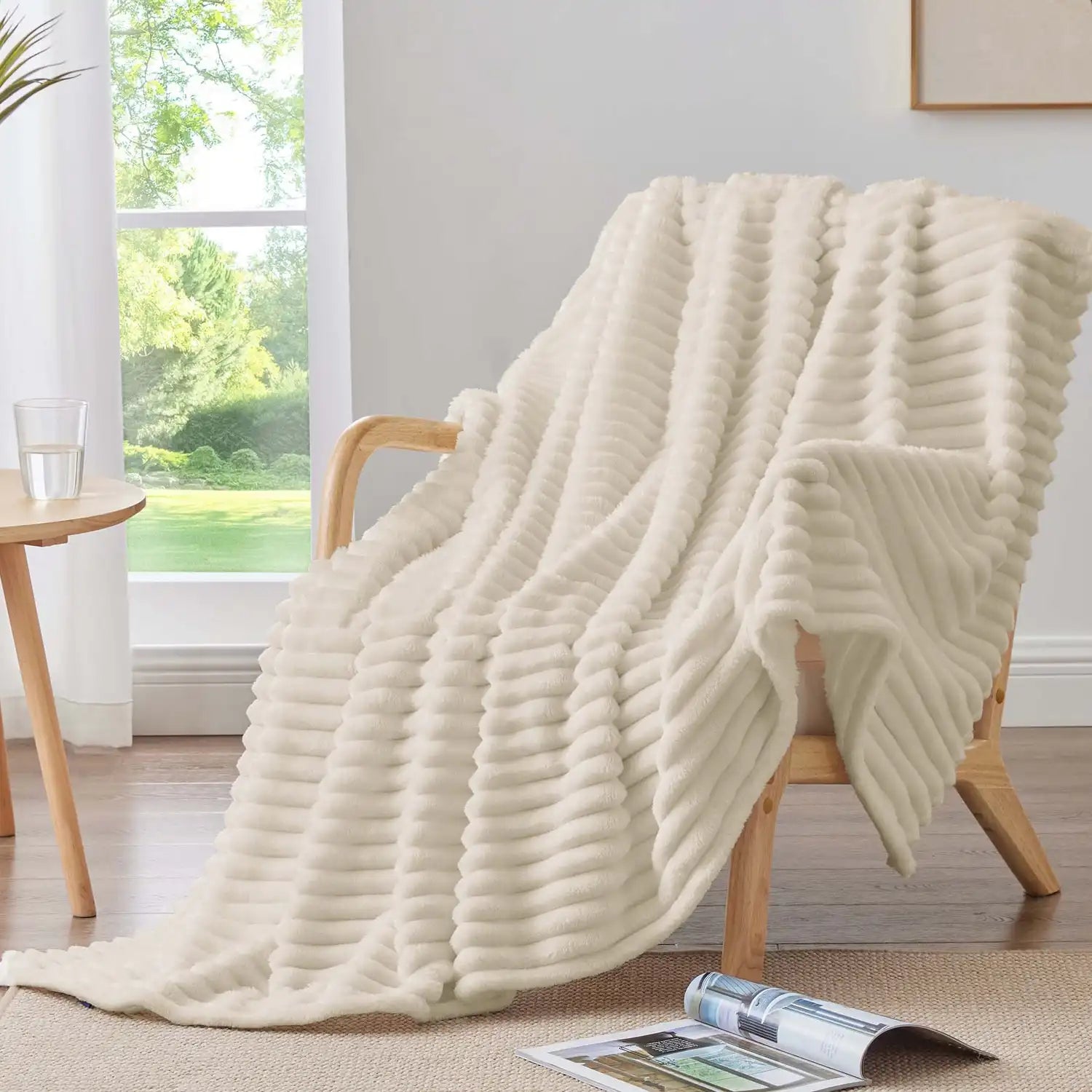 BEDELITE Fleece Blanket - 300GSM Soft & Warm Fluffy Blanket - Decorative and Giftable Striped Blankets