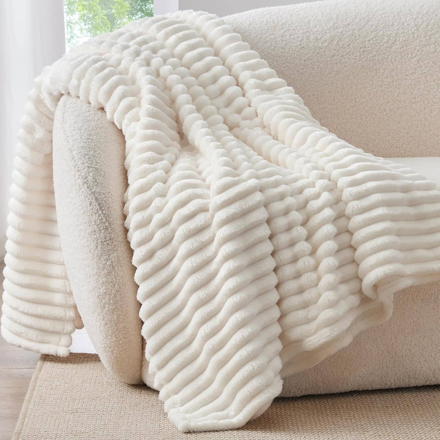 300 GSM Soft Warm Fluffy Blanket